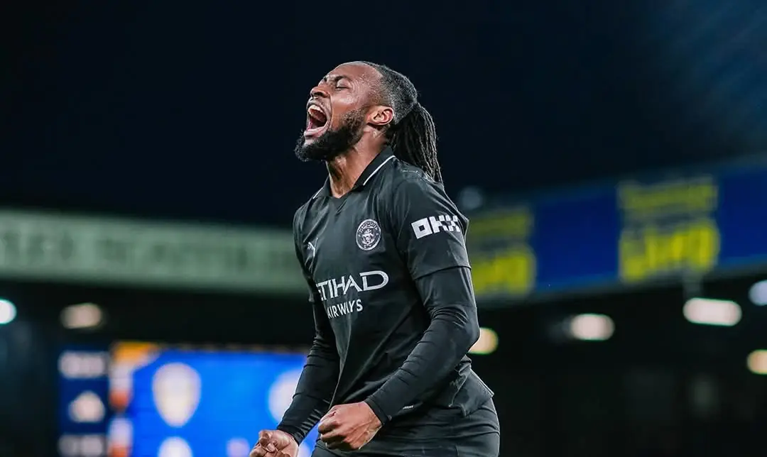 Manchester City cumple en Leeds y presiona al Arsenal