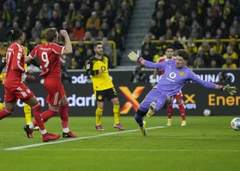 El líder Bayern München gana 3-2 en Dortmund con un doblete de Kane