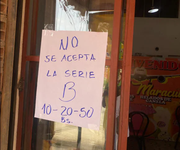Empresas y negocios rechazan billetes de la Serie B tras disposición del BCB