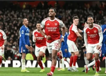 Arsenal, rey de los córners, más cerca de la corona en la Premier
