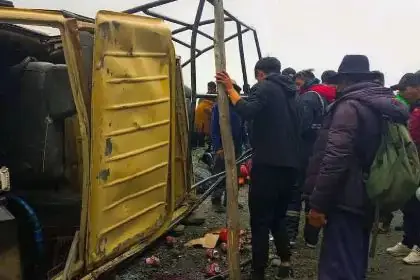Cinco dirigentes fallecen en vuelco de camioneta en la provincia Franz Tamayo
