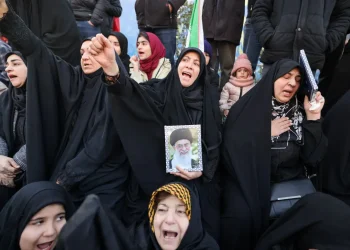 Un triunvirato asume el poder en Irán tras muerte de Jamenei