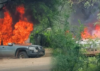 Contrabandistas agreden a funcionarios de la Aduana y queman vehículo oficial