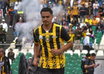 Lino reclama $us 12.000 a The Strongest por sueldos pendientes