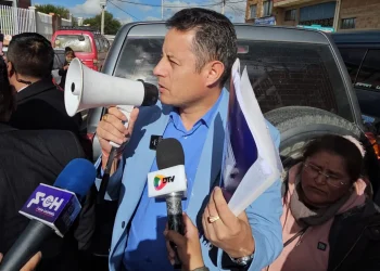 Lara dice que ‘los fusiles y las botas’ no son una solución tras militarización de YPFB