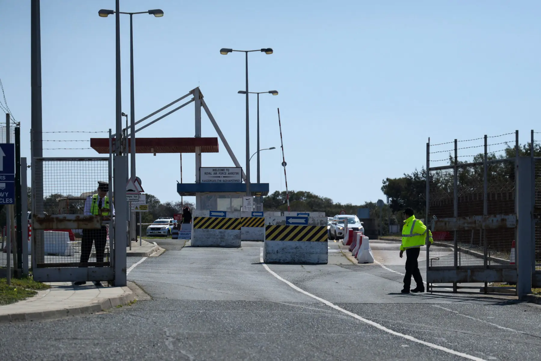 Reino Unido cede sus bases pero rechaza entrar en guerra