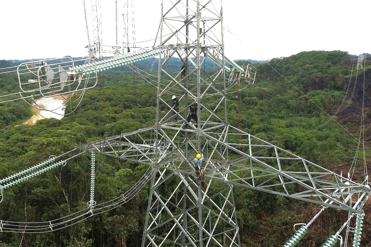ENDE avanza en la construcción de línea eléctrica de extra alta tensión