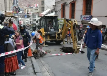 La calle Genaro Sanjinés entre Comercio y Potosí estará cerrada al tráfico vehicular durante 14 días. FOTO; Archivo APG