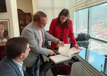 Bolivia y España fortalecen cooperación autonómica