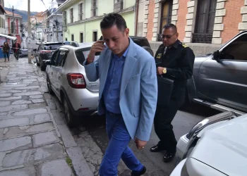 Lara pide a Lupo ‘ponerse la mano al corazón’ y darse un tiempo para dialogar