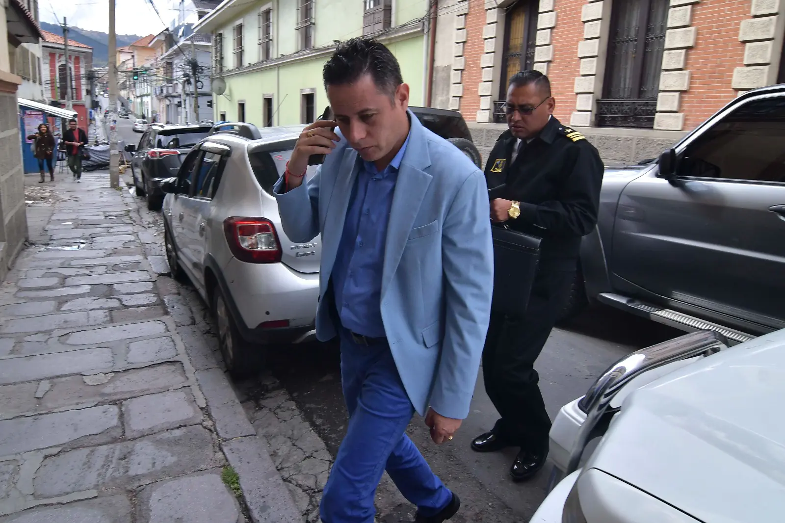 Lara pide a Lupo ‘ponerse la mano al corazón’ y darse un tiempo para dialogar