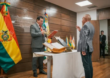 Presidente de Diputados posesiona a Heby Ponce como vocal del TED Tarija