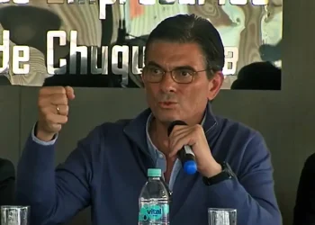 Paz apunta a mayor conectividad aérea y vuelos Cusco-Sucre