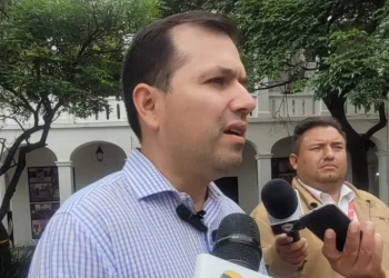 Senador Roca pide a cívicos cruceños encabezar comisión para Ley 50/50