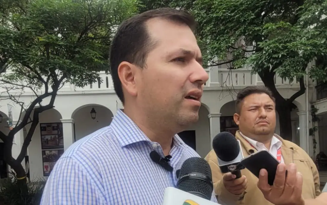 Senador Roca pide a cívicos cruceños encabezar comisión para Ley 50/50