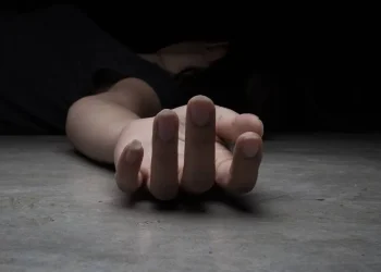 Una adolescente fue estrangulada en su domicilio en El Alto. Foto referencial RRSS