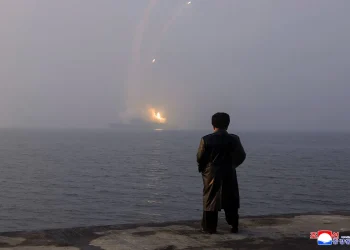 Kim Jong Un equipa su marina con armas nucleares