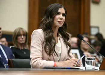 Trump cambia a su secretaria de Seguridad Nacional