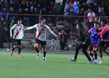 Always Ready golpea primero, vence 3-2 a Bolívar en El Alto