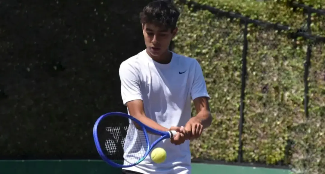 El tenis boliviano brilla en Paraguay con dos finalistas en dobles