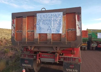 ABC reporta bloqueo en el departamento de Oruro por conflictos sociales
