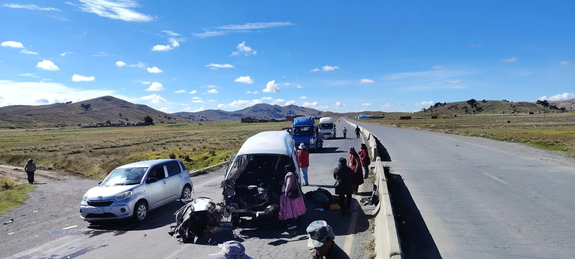 Un accidente de tránsito ocurrió en la carretera La Paz-Achacachi. FOTO: RRSS
