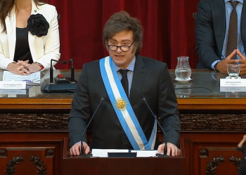 Milei promulga ley de reforma laboral en Argentina