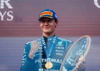 Russell gana el GP de Australia en un golpe de mano de Mercedes