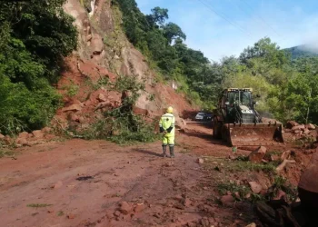 Tras derrumbe, ABC habilita circulación por un carril en ruta Tarija-Entre Ríos