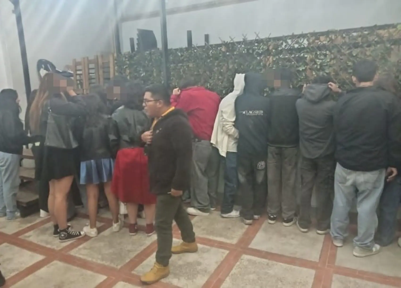 Más de una treintena de menores de edad fueron hallados consumiendo bebidas alcohólicas. FOTO: GAMLP