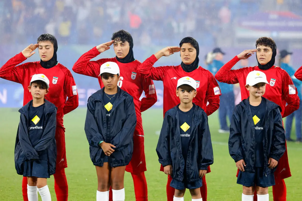 Selección iraní abandona Australia sin las cinco futbolistas asiladas