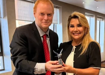 Áñez arriba a Chile para participar en la investidura de Kast