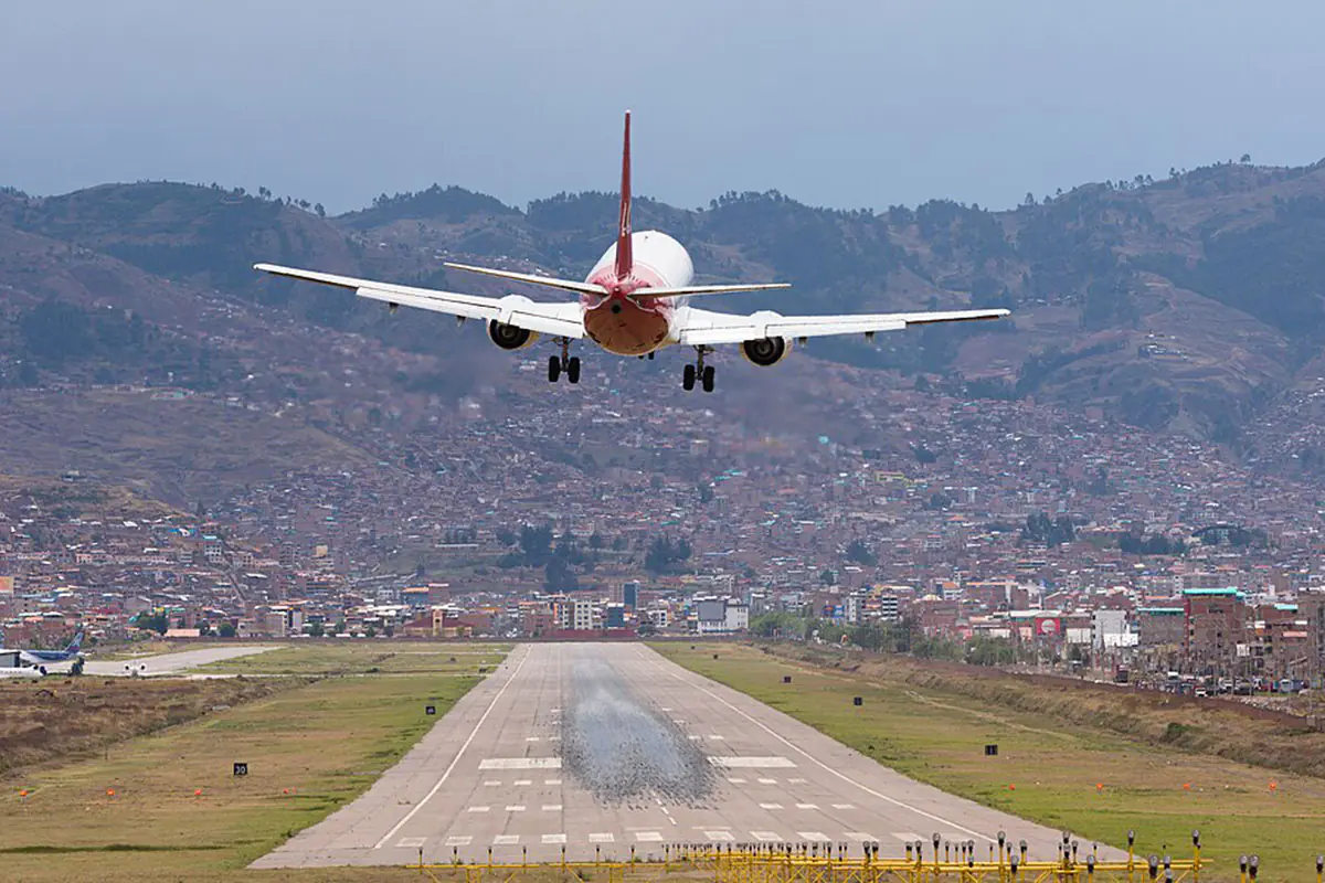 Turismo: aerolínea colombiana volará todos los días de Cusco a La Paz