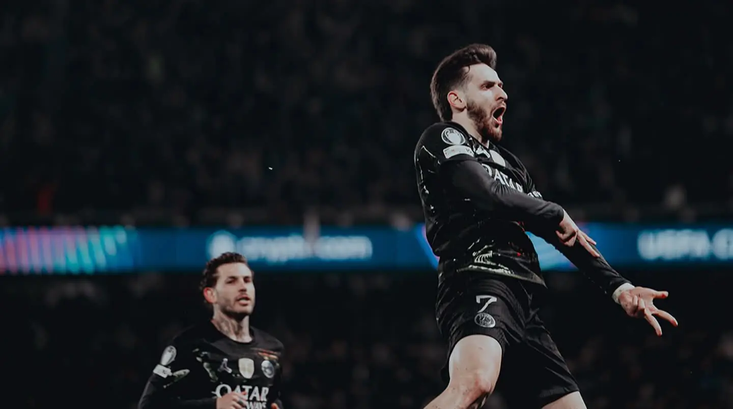 Kvaratskhelia acerca al PSG a cuartos de la Champions