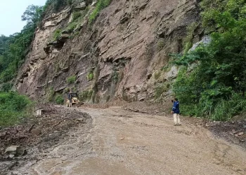 Un derrumbe se registró en la carretera Santa Bárbara - Caranavi - Quiquibey. FOTO: ABC