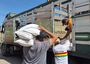 Defensa Civil responde a la emergencia y entre ayuda humanitaria en Arani