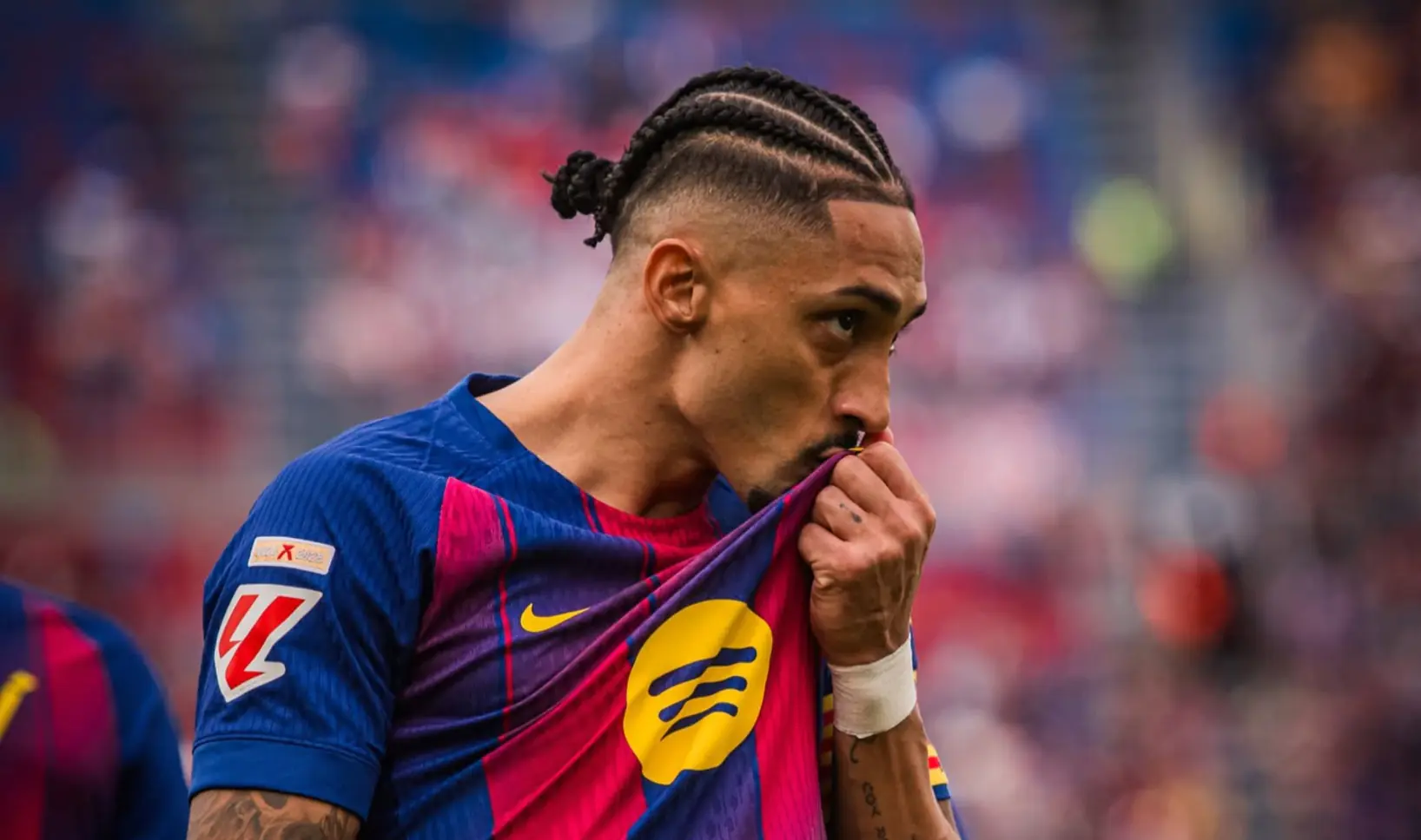 Raphinha brilla con triplete en goleada del Barça al Sevilla