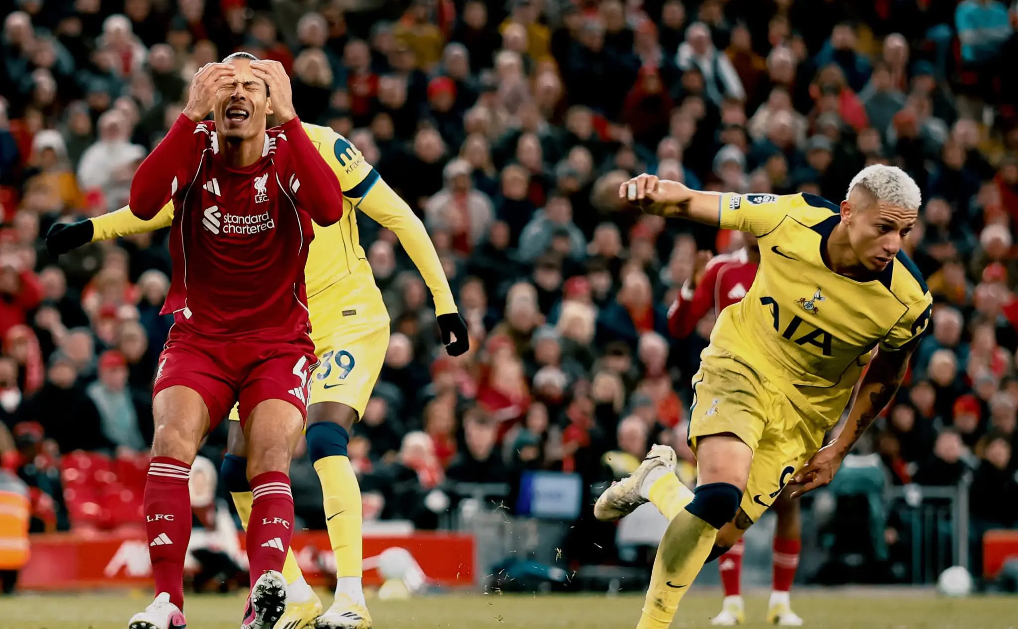 Tottenham frena la sangría con un punto en Anfield (1-1)