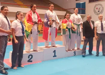 Bolivia brilla en el Open Iquique de karate con cinco medallas de oro