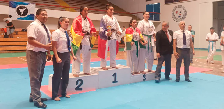 Bolivia brilla en el Open Iquique de karate con cinco medallas de oro