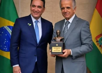 Tras cita en Brasil, ministro de Defensa proyecta reunión con su par en Bolivia