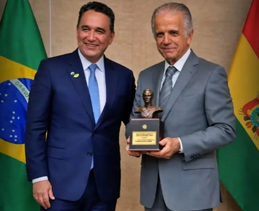 Tras cita en Brasil, ministro de Defensa proyecta reunión con su par en Bolivia