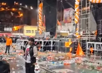 Así quedó la avenida Cívica de Oruro luego del cierre de campaña de Alianza Patria.. FOTO: Captura RRSS