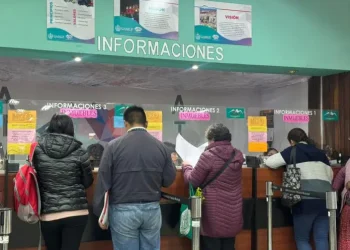 Contribuyentes realizan el pago de sus impuestos en oficinas de la ATM. FOTO: GAMLP