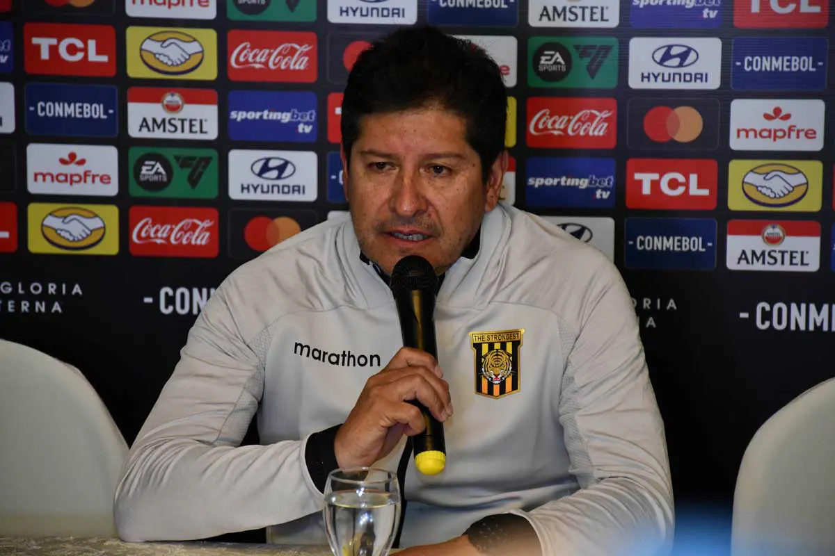 Eduardo Villegas deja de ser DT de The Strongest