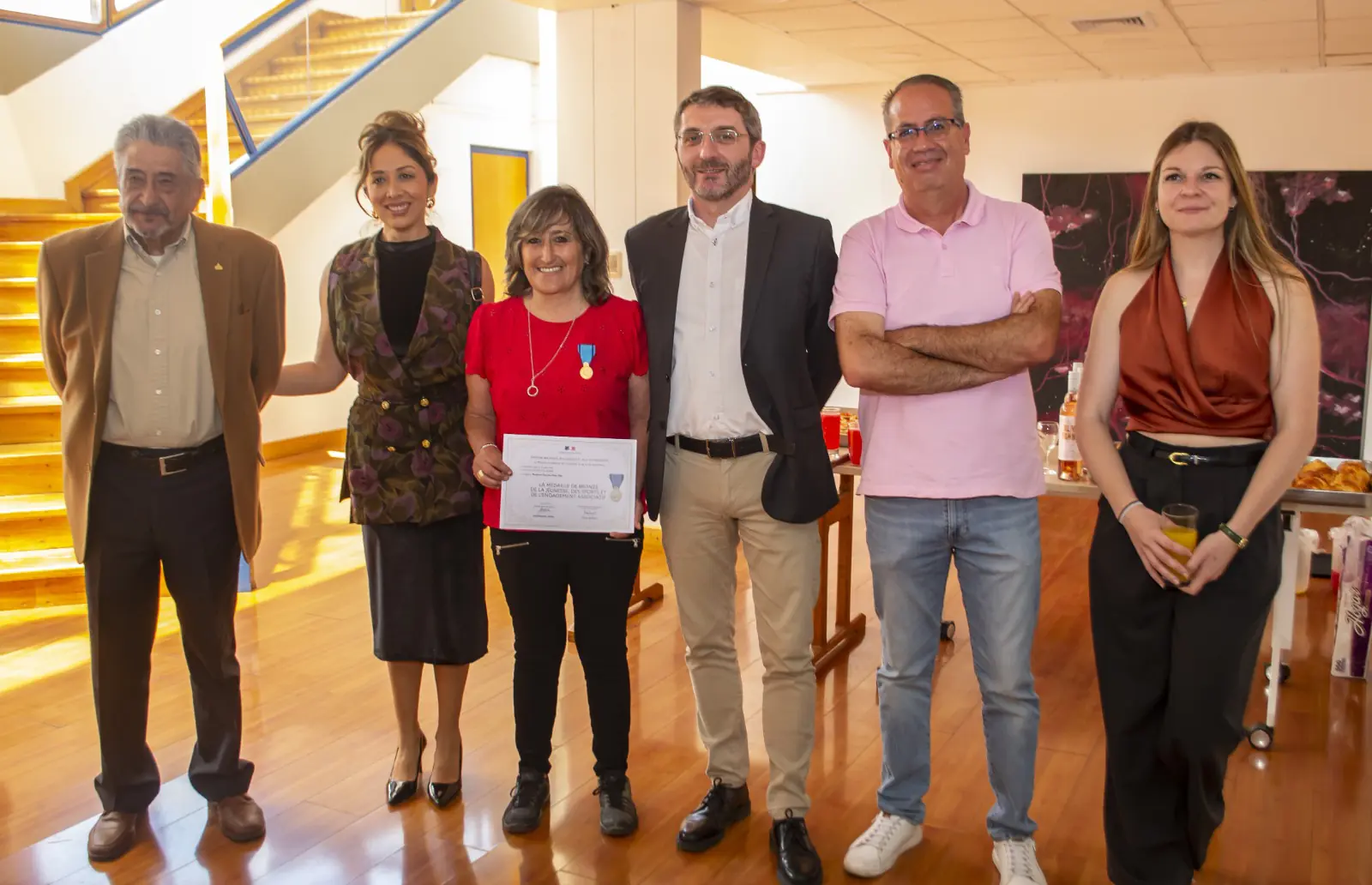 Embajada de Francia distingue a Carmen Pozo