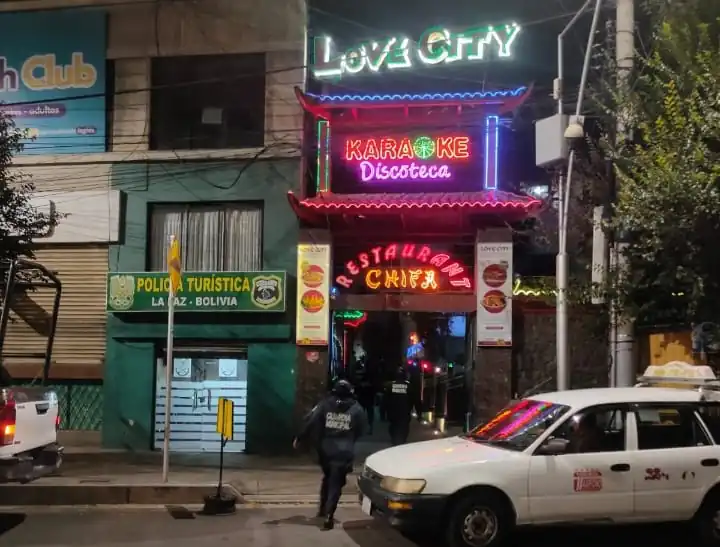 Uno de los locales intervenidos por personal de la Alcaldía. FOTO: GAMLP