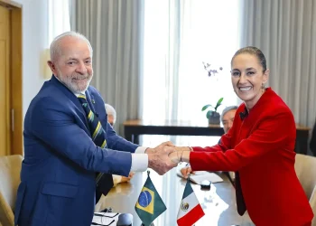 Lula propone asociar Petrobras y Pemex