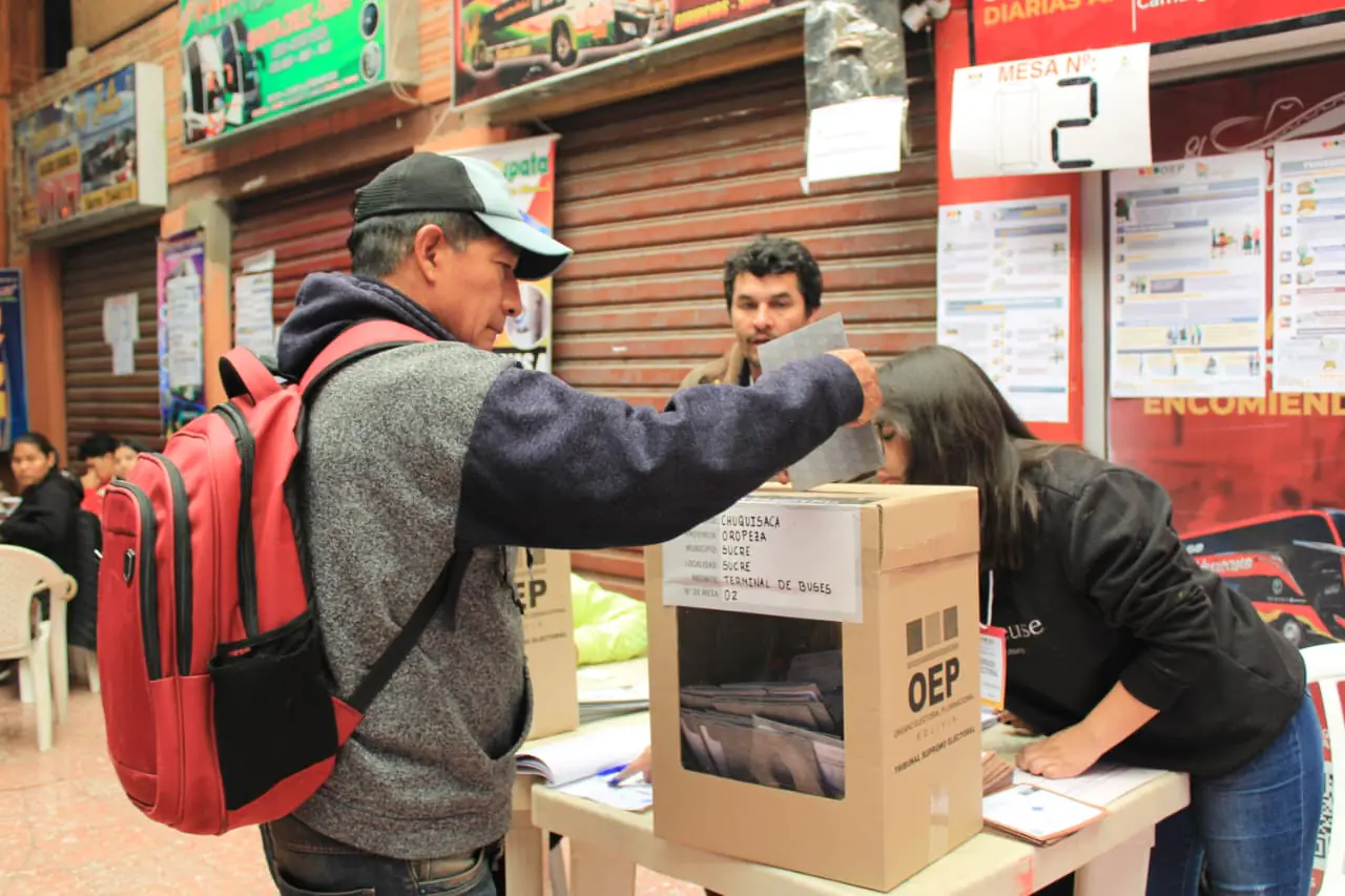Defensoría reporta regularidad en media jornada electoral