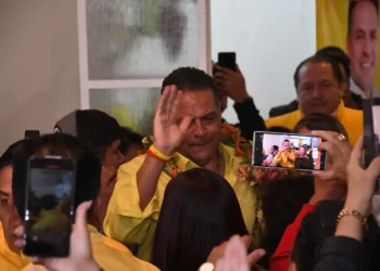 Revilla afianza su liderazgo en La Paz con el 95% de actas computadas